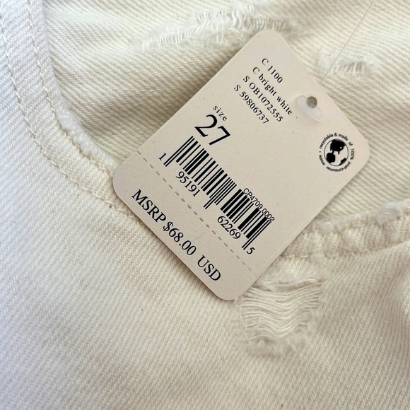 NEW FREE PEOPLE - Mid Rise distressed denim white shorts Makai size 27 and 31 - Picture 5 of 6